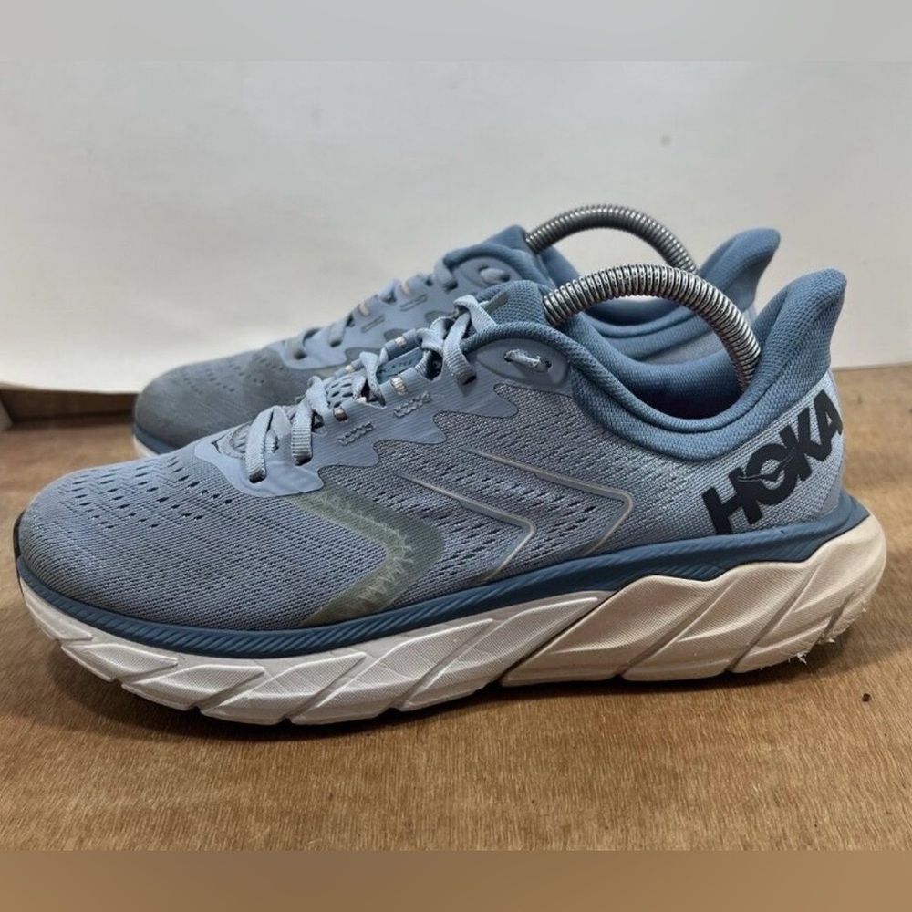 HOKA One One Arahi 5 Womens Size
9.5 B Blue Running